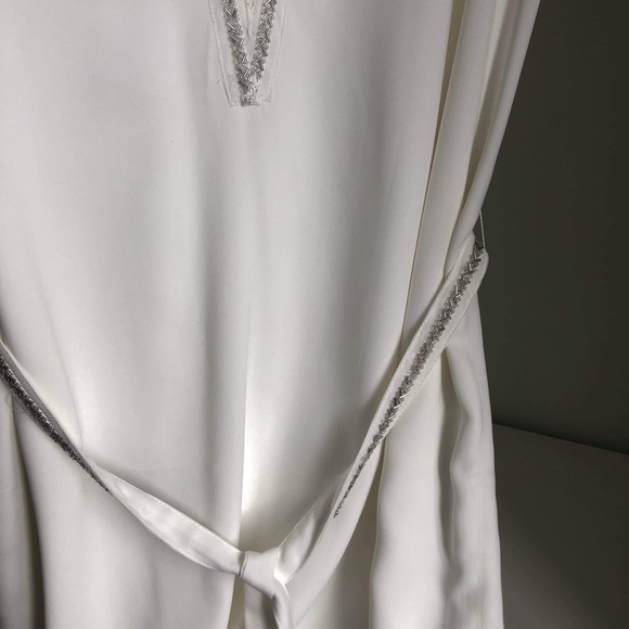 Beautiful white dress - Picture 6 of 16